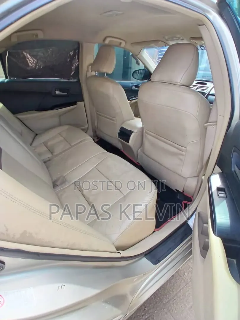 Toyota Camry LE 4dr Sedan (2.5L 4cyl 6A) 2013 Gold