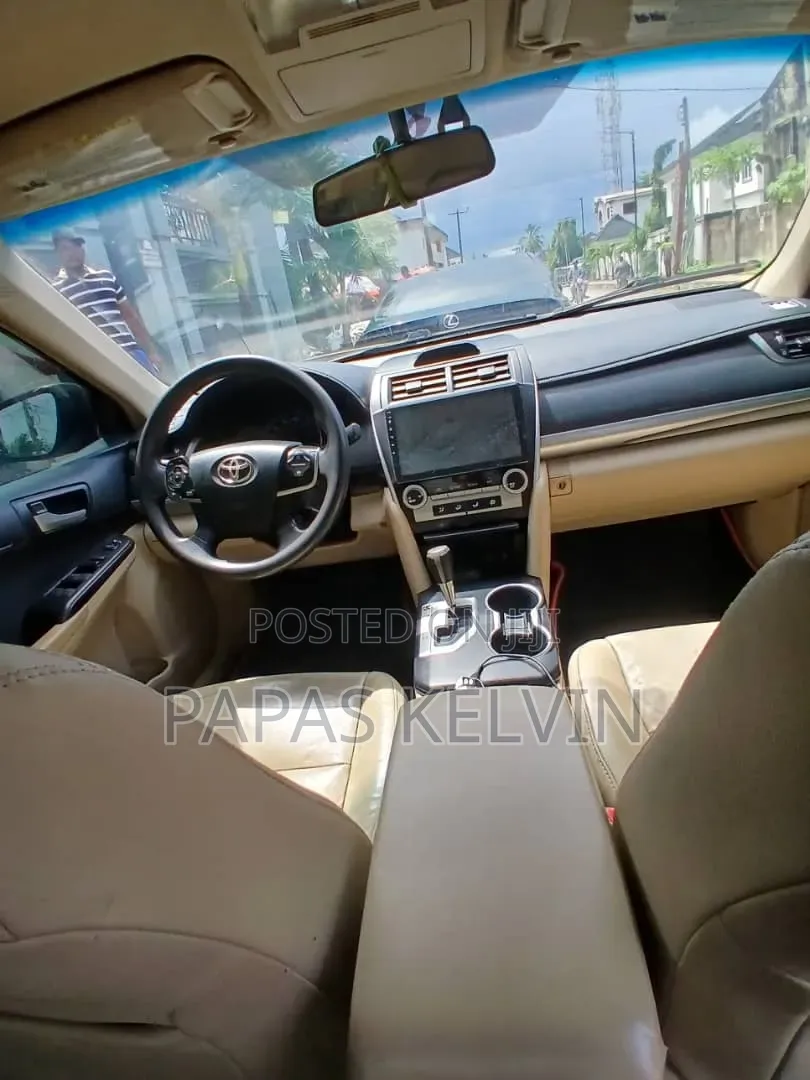 Toyota Camry LE 4dr Sedan (2.5L 4cyl 6A) 2013 Gold