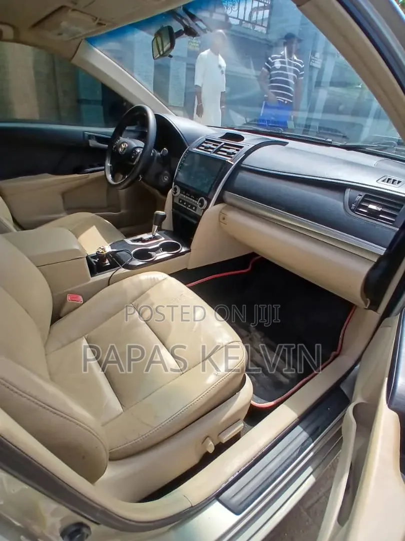 Toyota Camry LE 4dr Sedan (2.5L 4cyl 6A) 2013 Gold