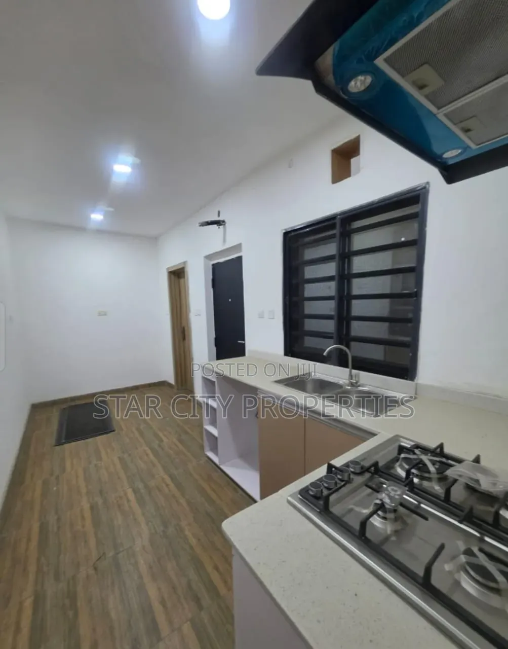 3bdrm Apartment in Mobolaji Bank for rent
