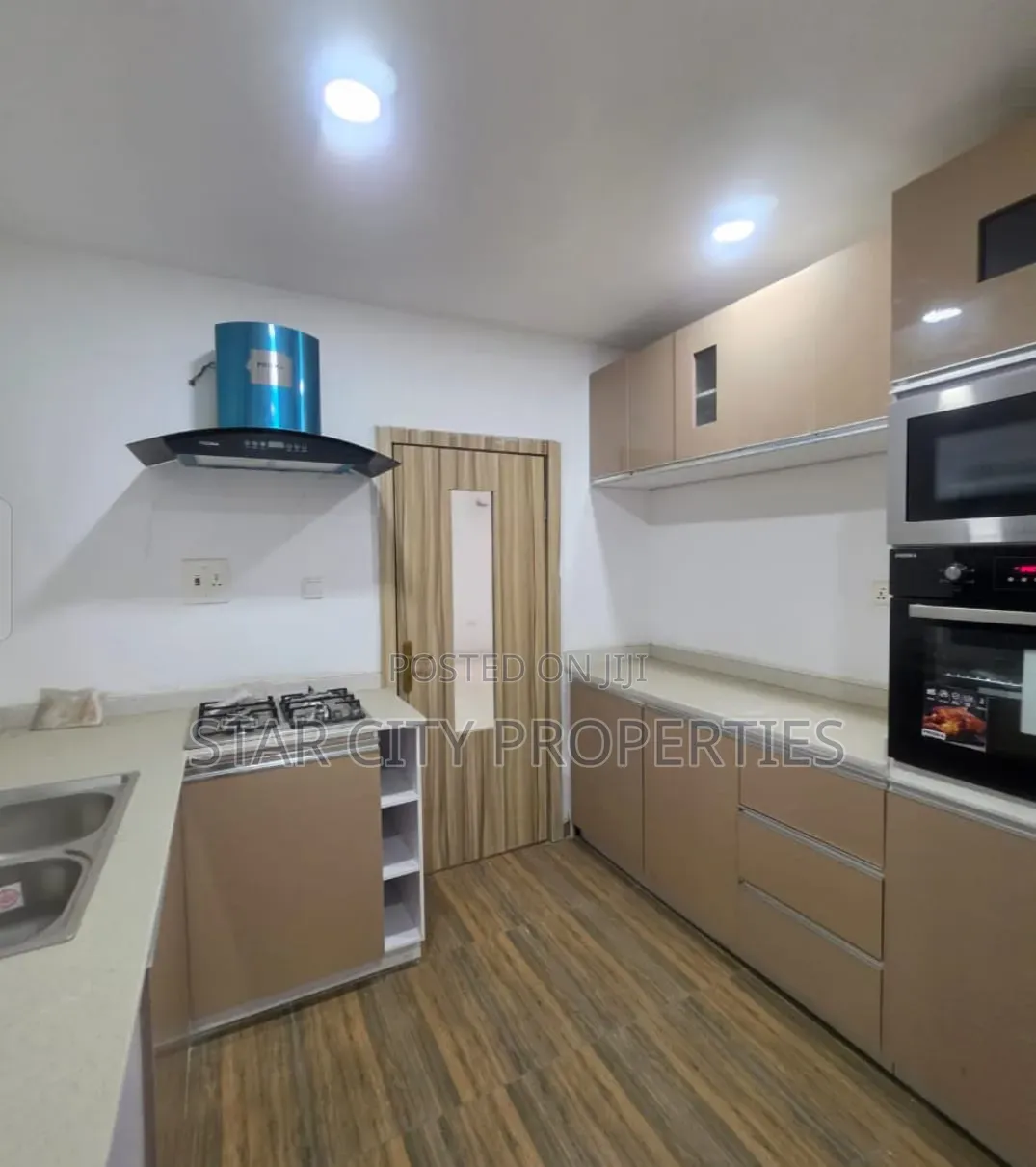 3bdrm Apartment in Mobolaji Bank for rent