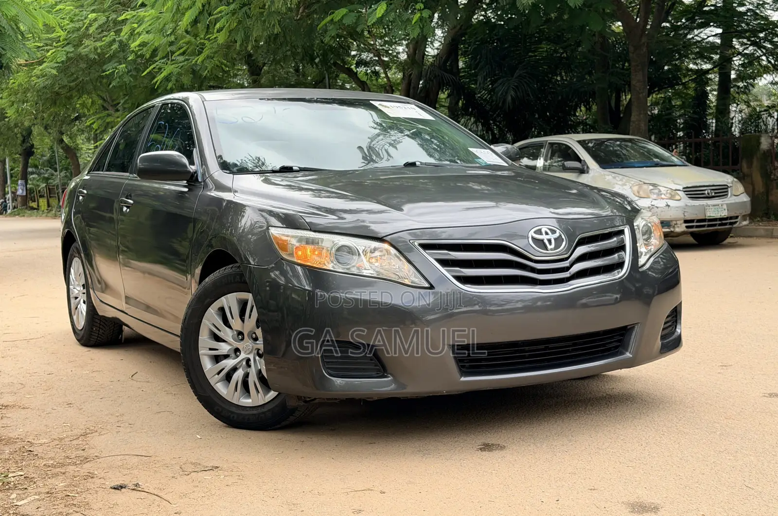 Toyota Camry LE 4dr Sedan (2.5L 4cyl 6A) 2011 Gray