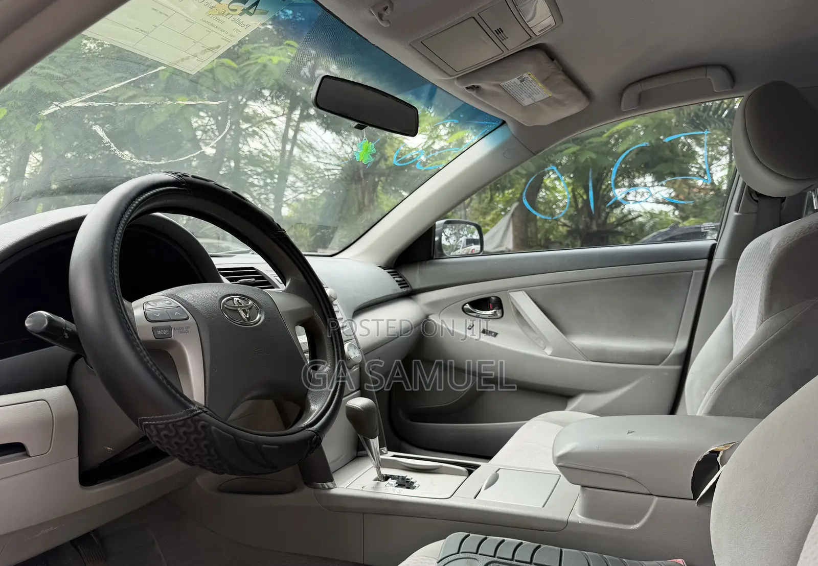 Toyota Camry LE 4dr Sedan (2.5L 4cyl 6A) 2011 Gray