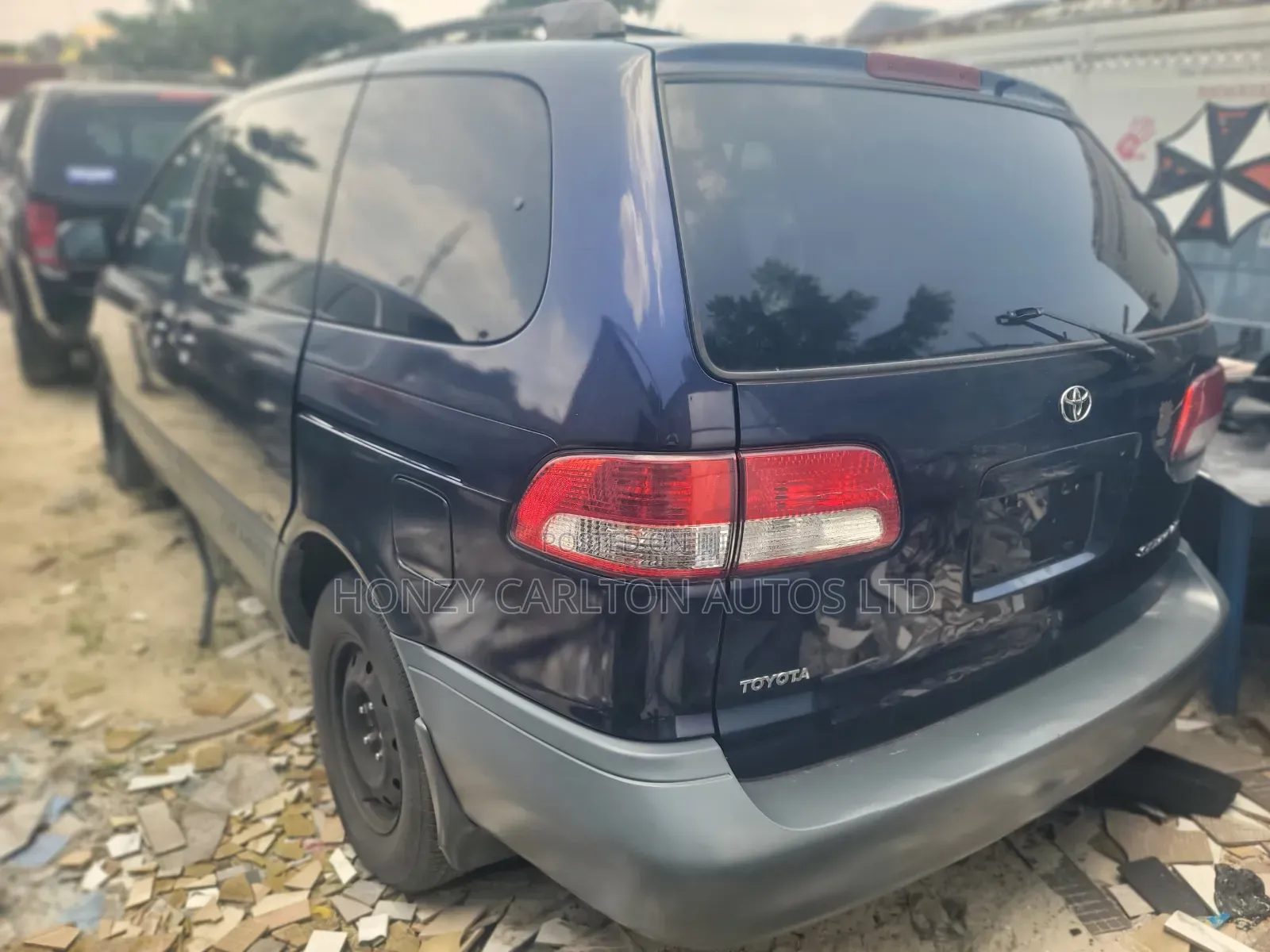 Toyota Sienna LE 2002 Blue