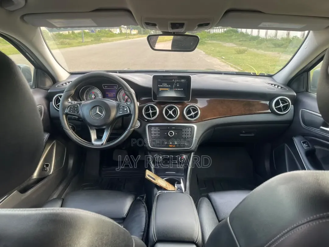 Mercedes-Benz GLA 250 2016 Gray