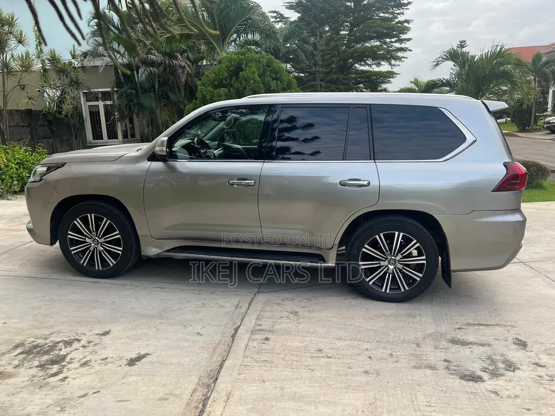 Lexus LX 2018 Gray