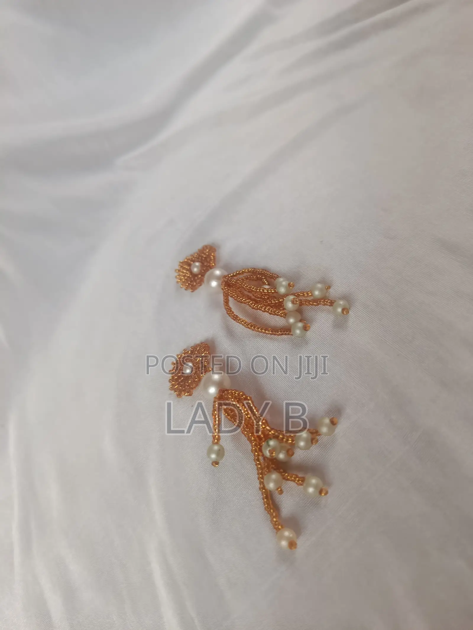 Earthy Amber Sunflower-Inspired Beaded Earrings