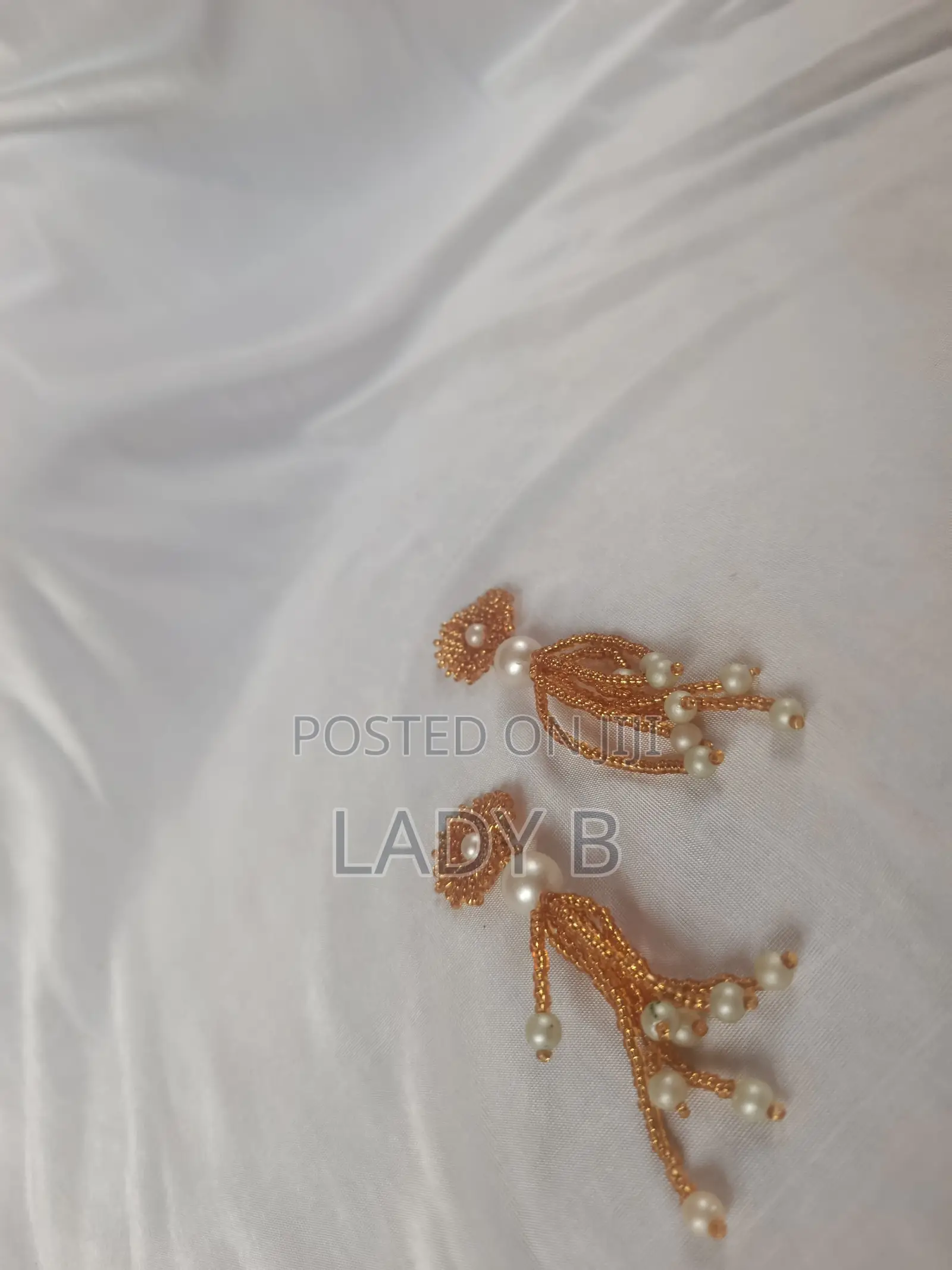 Earthy Amber Sunflower-Inspired Beaded Earrings