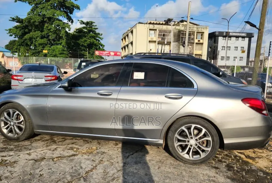 Mercedes-Benz C300 Luxury Sedan RWD (2.0L 4cyl 7A) 2016 Gray