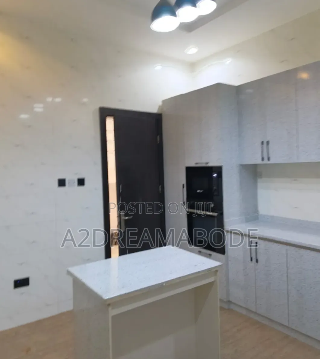 5bdrm Duplex in Omole for sale