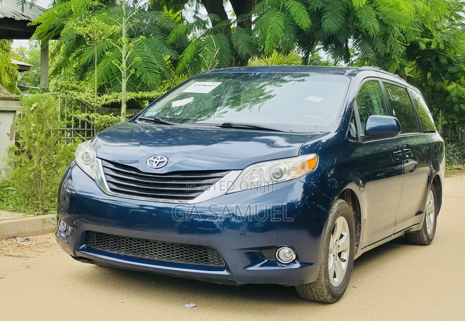 Toyota Sienna LE 8 Passenger 2011 Blue