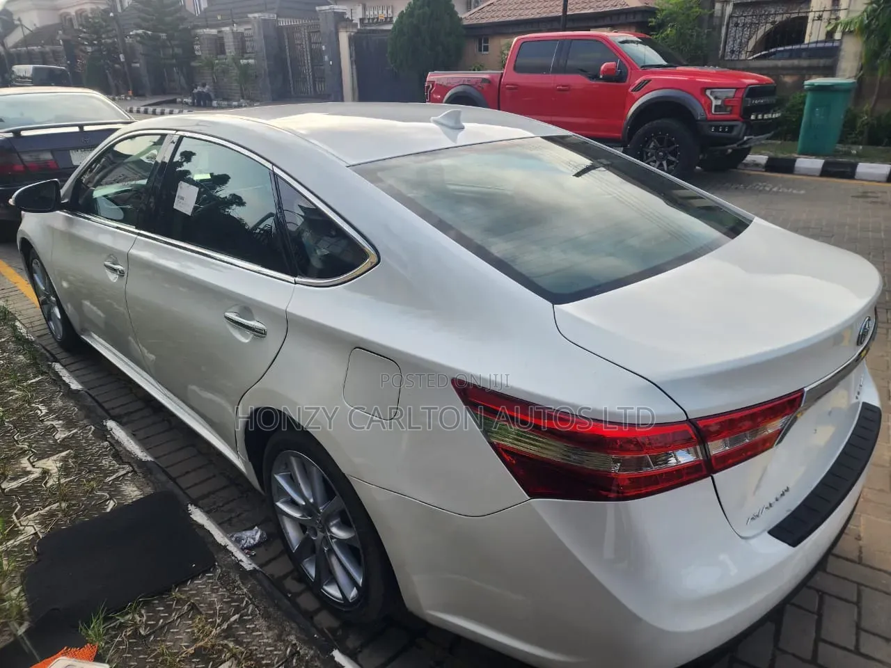 Toyota Avalon Limited 4dr Sedan (3.5L 6cyl 6A) 2014 White