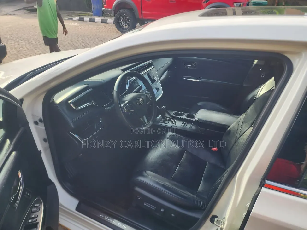 Toyota Avalon Limited 4dr Sedan (3.5L 6cyl 6A) 2014 White