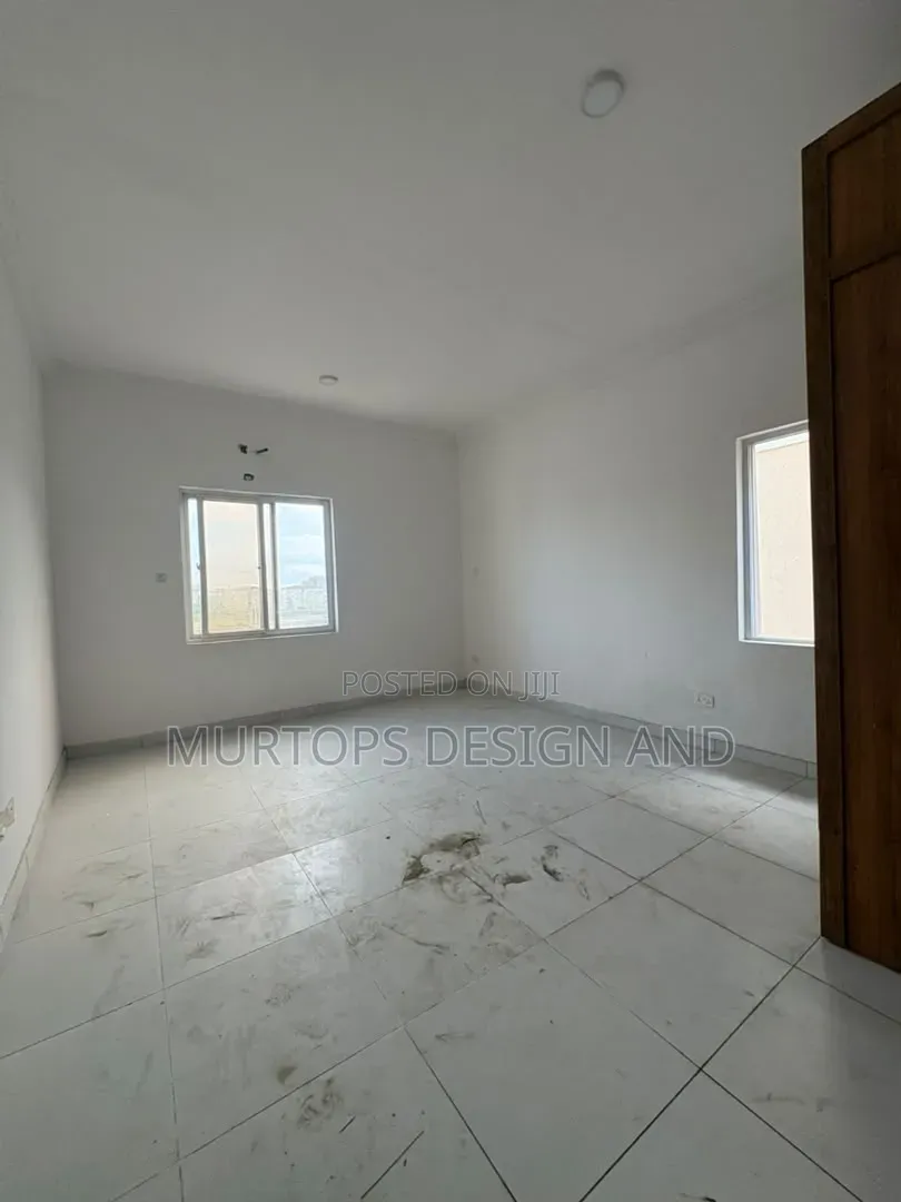 3bdrm Apartment in Lekki Phase 1 for rent