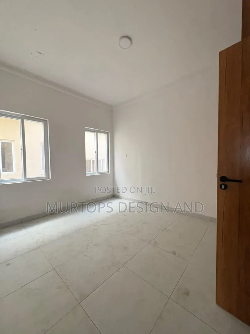 3bdrm Apartment in Lekki Phase 1 for rent