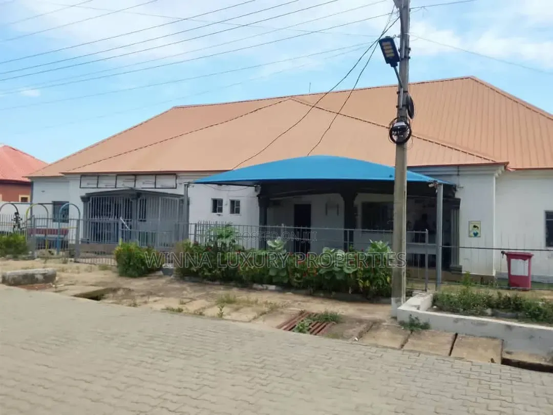 3bdrm Bungalow in Von Axis, Lugbe District for sale