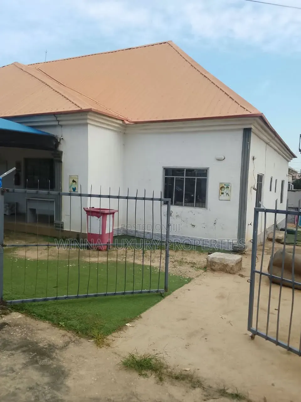 3bdrm Bungalow in Von Axis, Lugbe District for sale