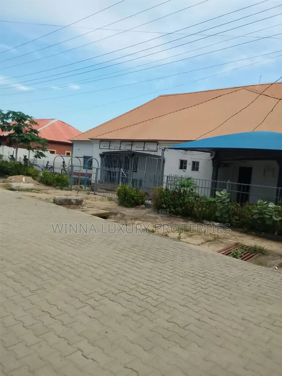 3bdrm Bungalow in Von Axis, Lugbe District for sale