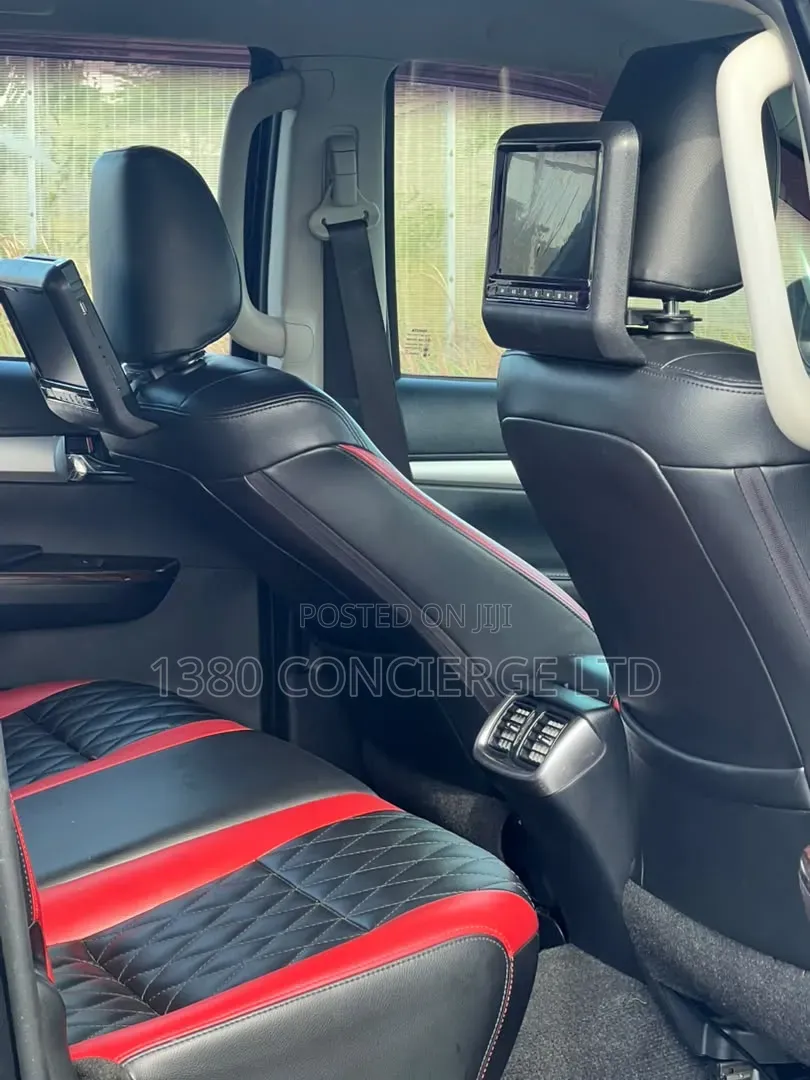 Toyota Hilux 2021 Black