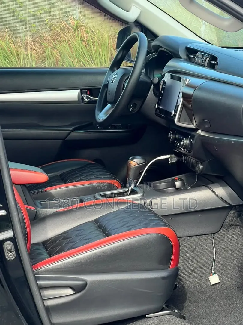 Toyota Hilux 2021 Black