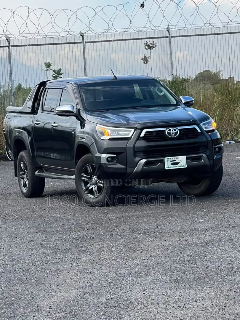 Toyota Hilux 2021 Black