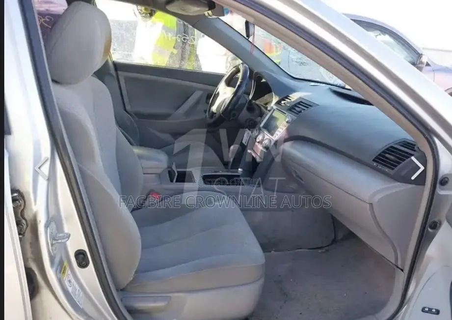 Toyota Camry LE 4dr Sedan (2.5L 4cyl 6AM) 2010 Silver