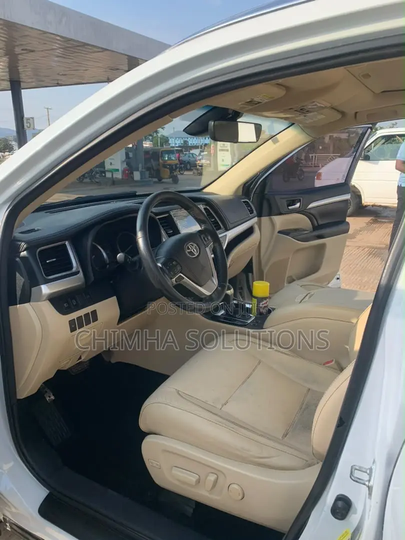 Toyota Highlander XLE 4x4 V6 (3.5L 6cyl 8A) 2018 White