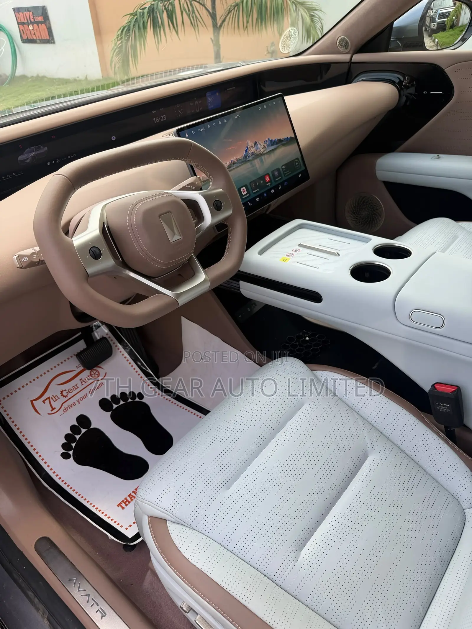New Avatr 11 2025 Gray