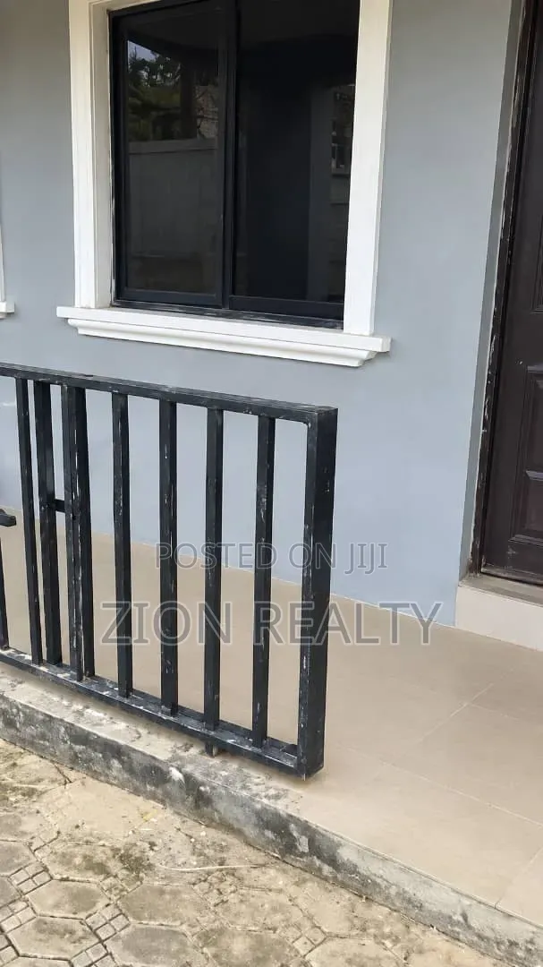 3bdrm Apartment in Teacher'S Estate, Awoyaya for rent