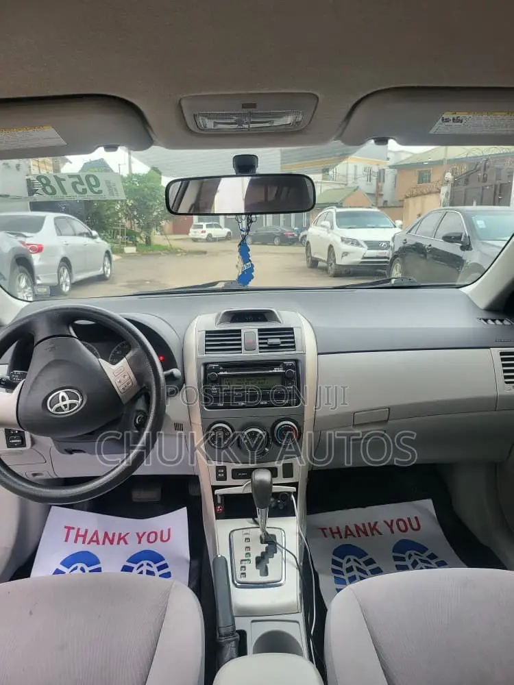 Toyota Corolla LE 4dr Sedan (1.8L 4cyl 4A) 2012 Silver