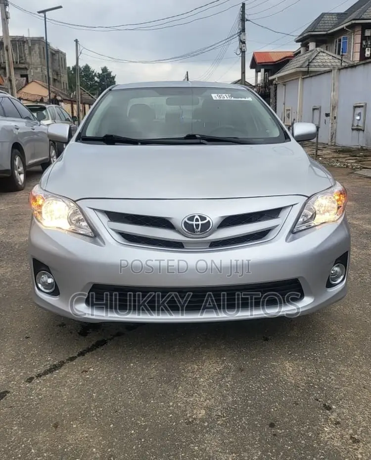 Toyota Corolla LE 4dr Sedan (1.8L 4cyl 4A) 2012 Silver