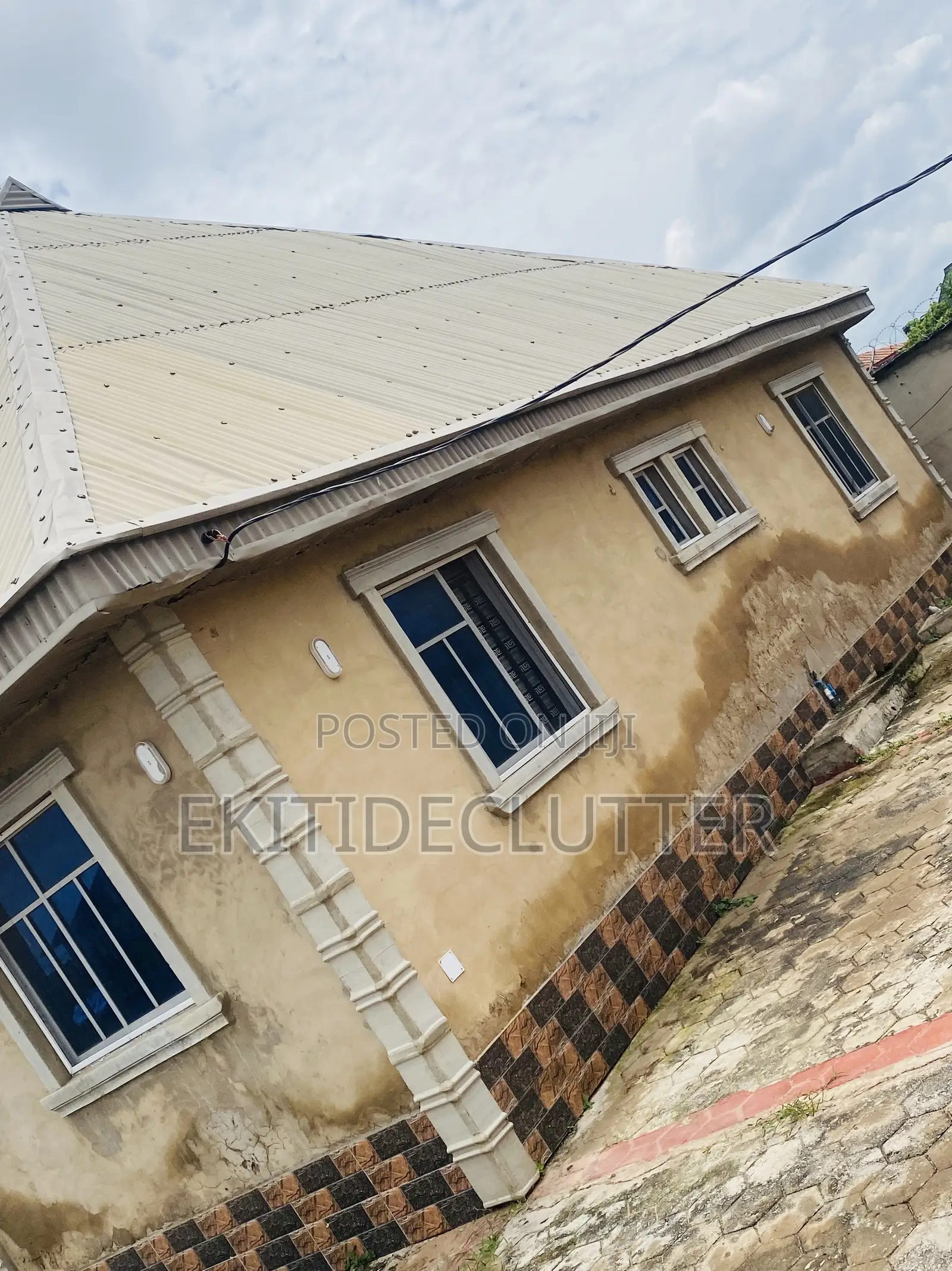 8bdrm Bungalow in Orire Estate, Ado Ekiti for sale