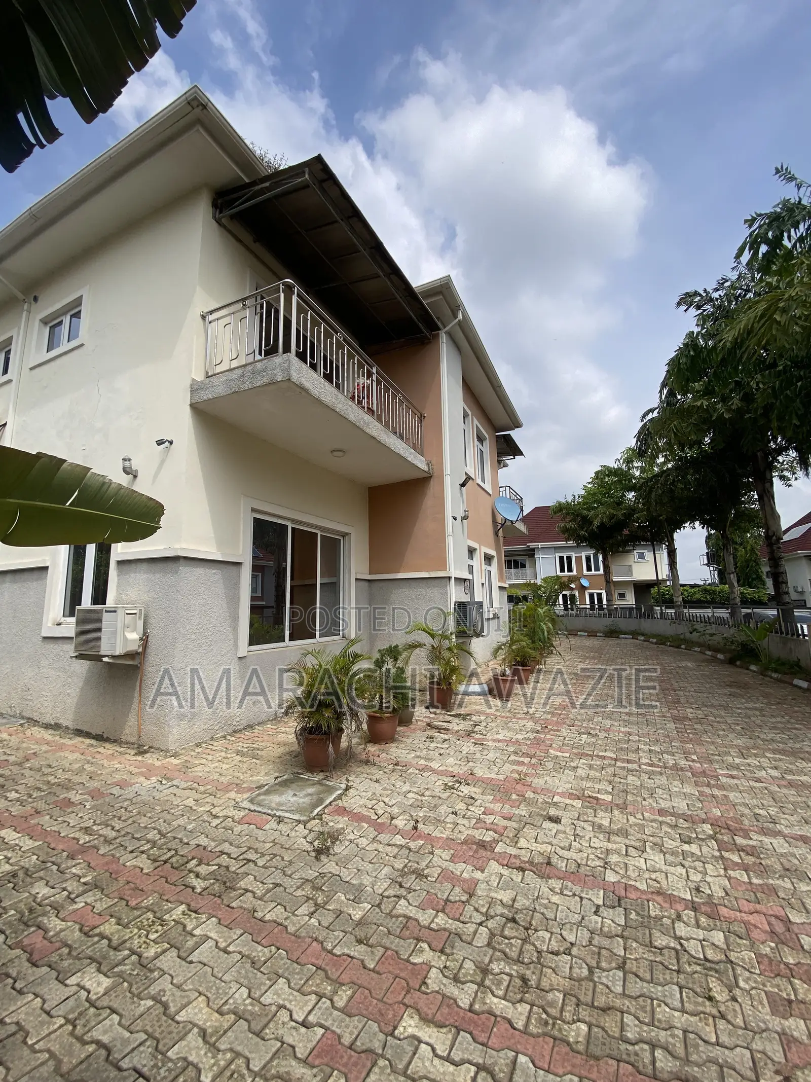 4bdrm Duplex in Idu for sale