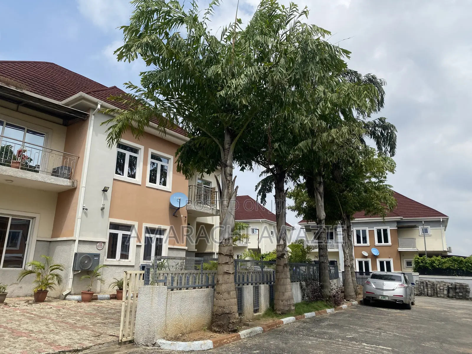 4bdrm Duplex in Idu for sale