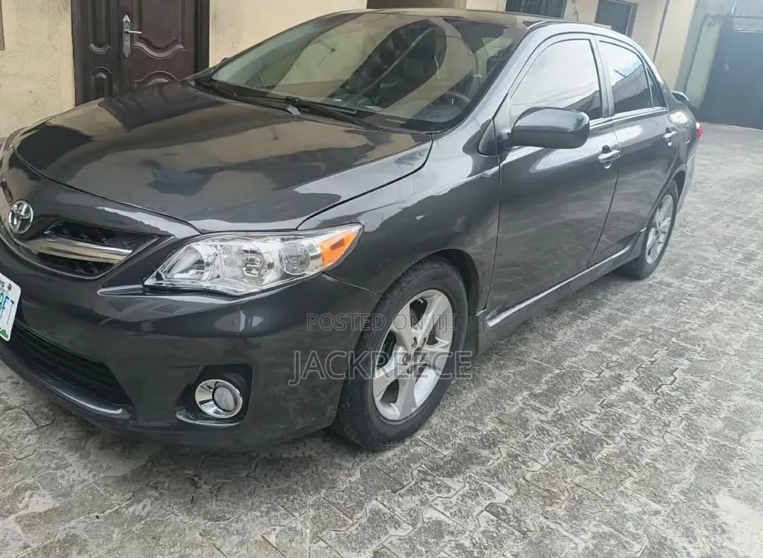 Toyota Corolla 2013 Black