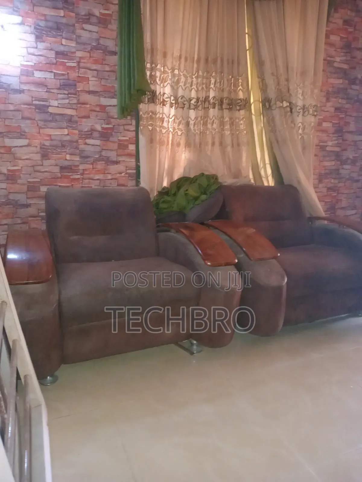 1 Quater Set of Chair