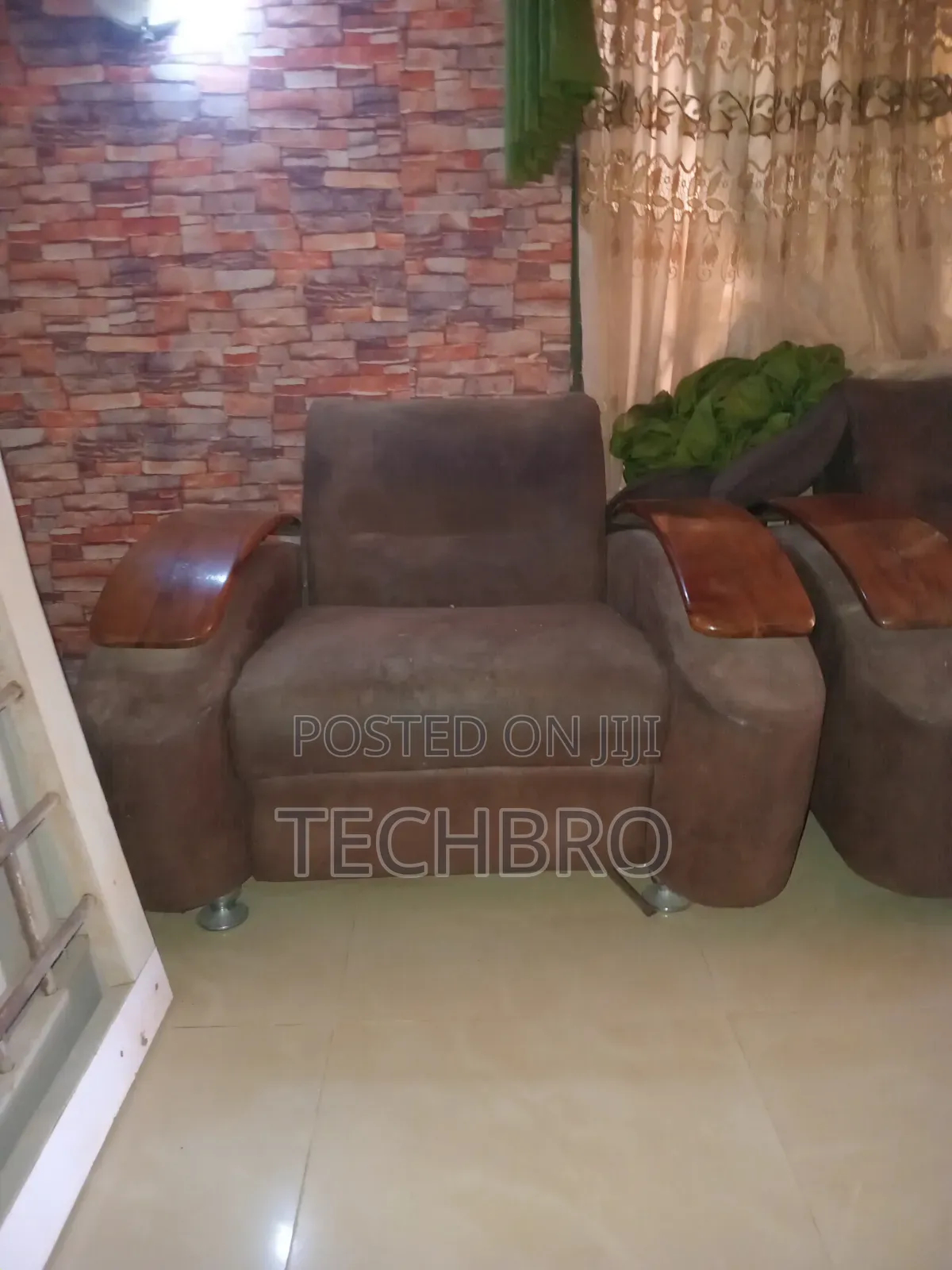 1 Quater Set of Chair