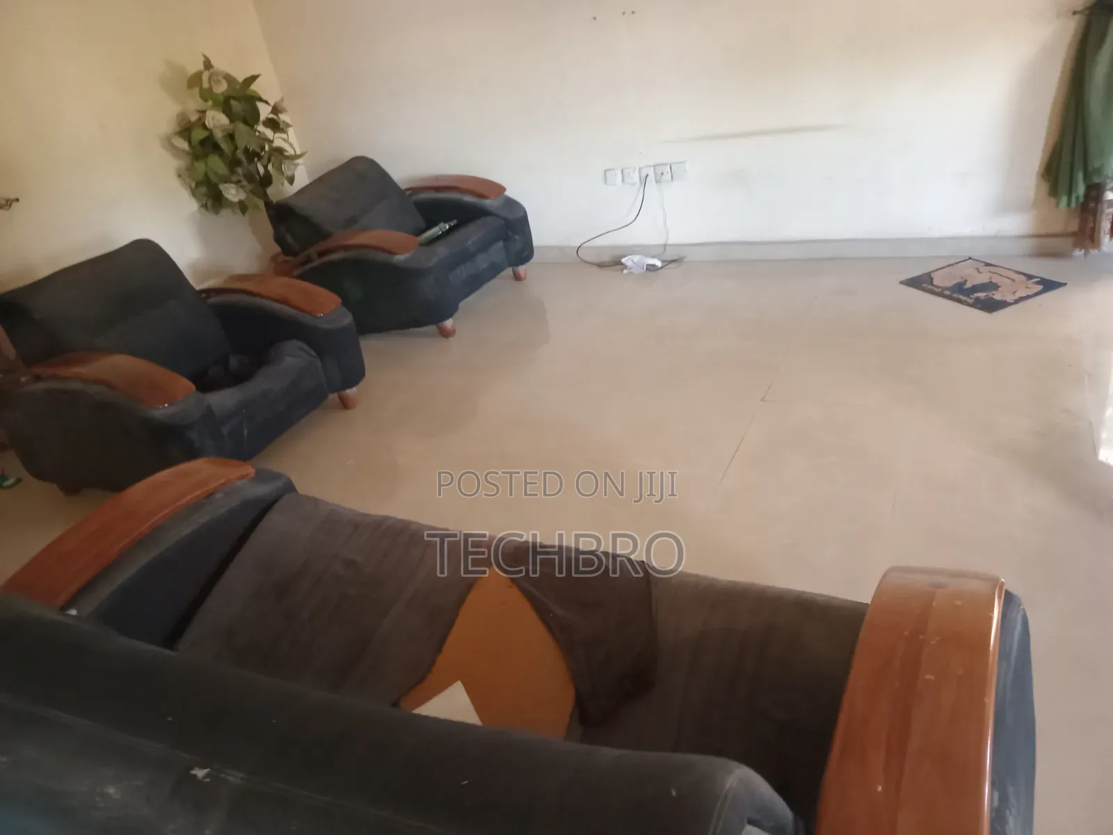1 Quater Set of Chair