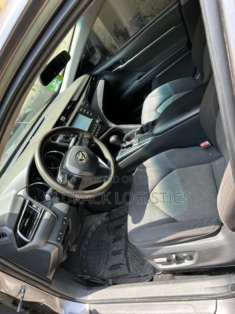 Toyota Camry LE FWD (2.5L 4cyl 8AM) 2018 Gray