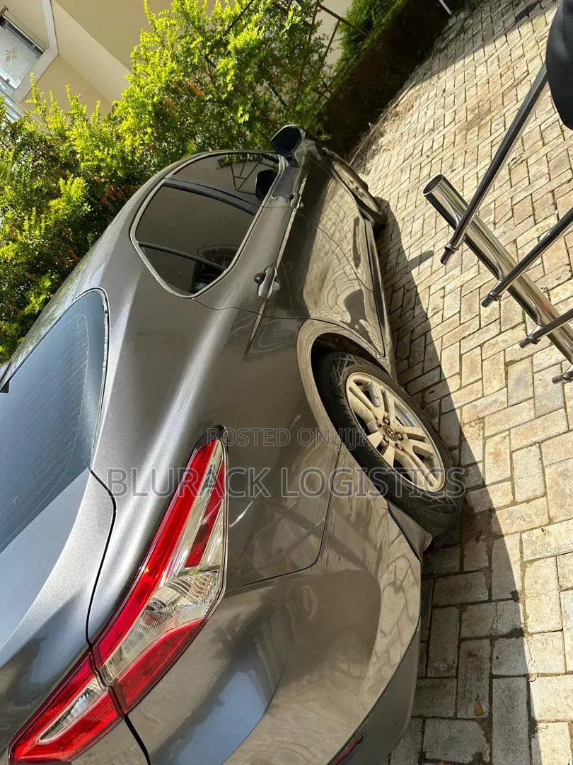 Toyota Camry LE FWD (2.5L 4cyl 8AM) 2018 Gray