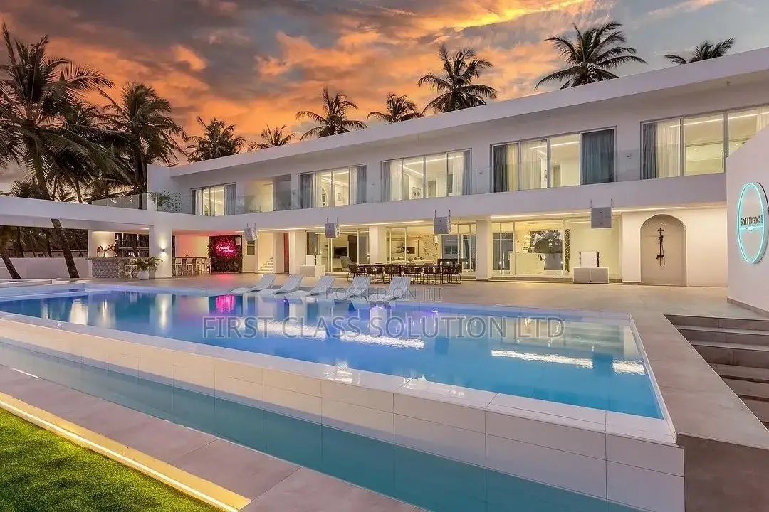 Luxurious 6 Bedroom Beach House at Salt Beach Resort