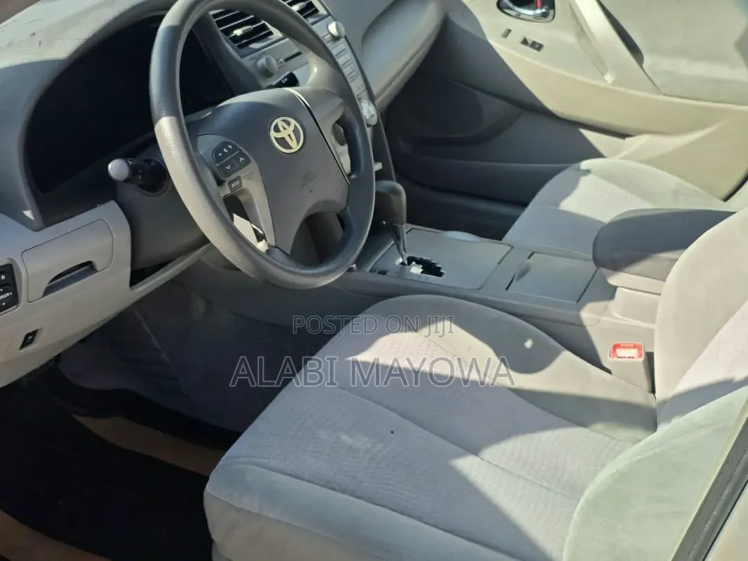 Toyota Camry LE 4dr Sedan (2.5L 4cyl 6AM) 2010 Silver