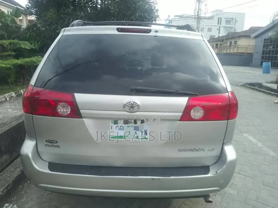 Toyota Sienna 2006