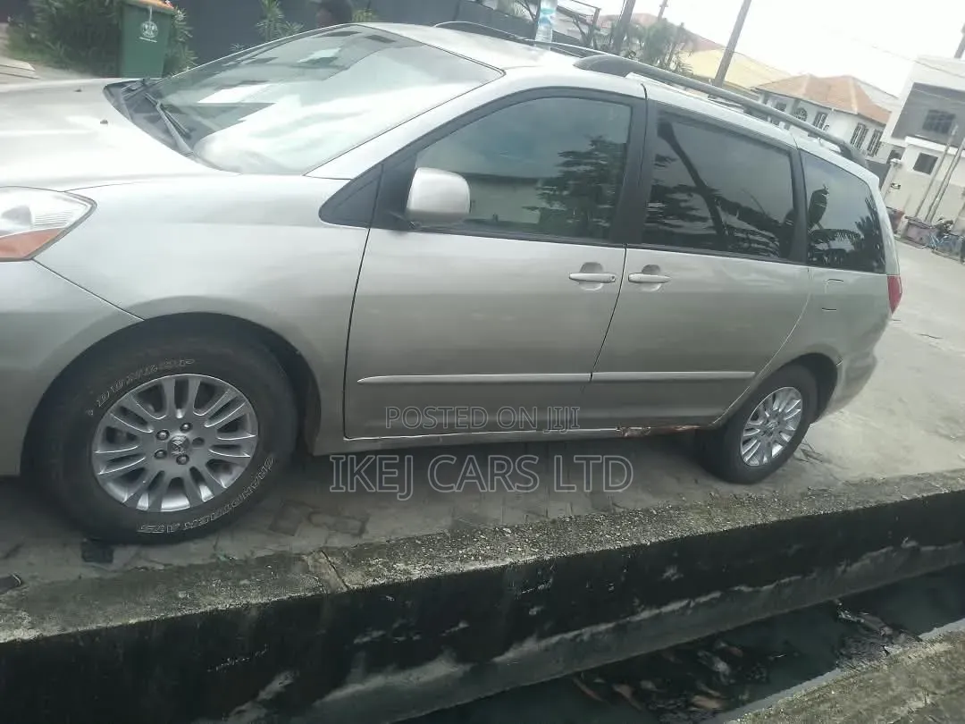 Toyota Sienna 2006