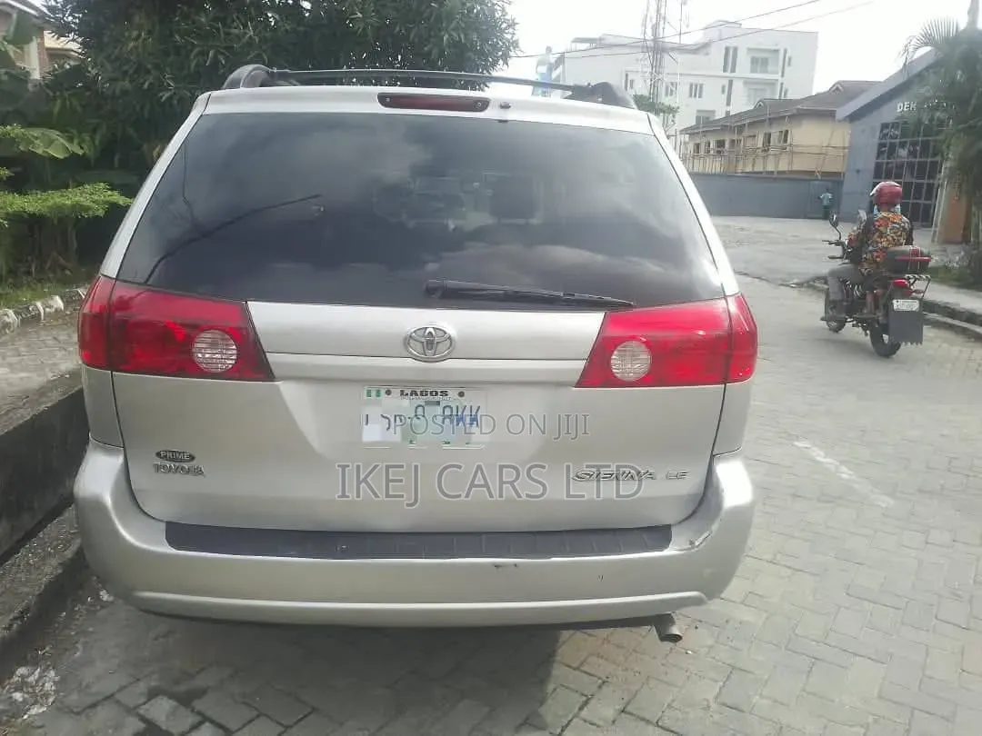 Toyota Sienna 2006