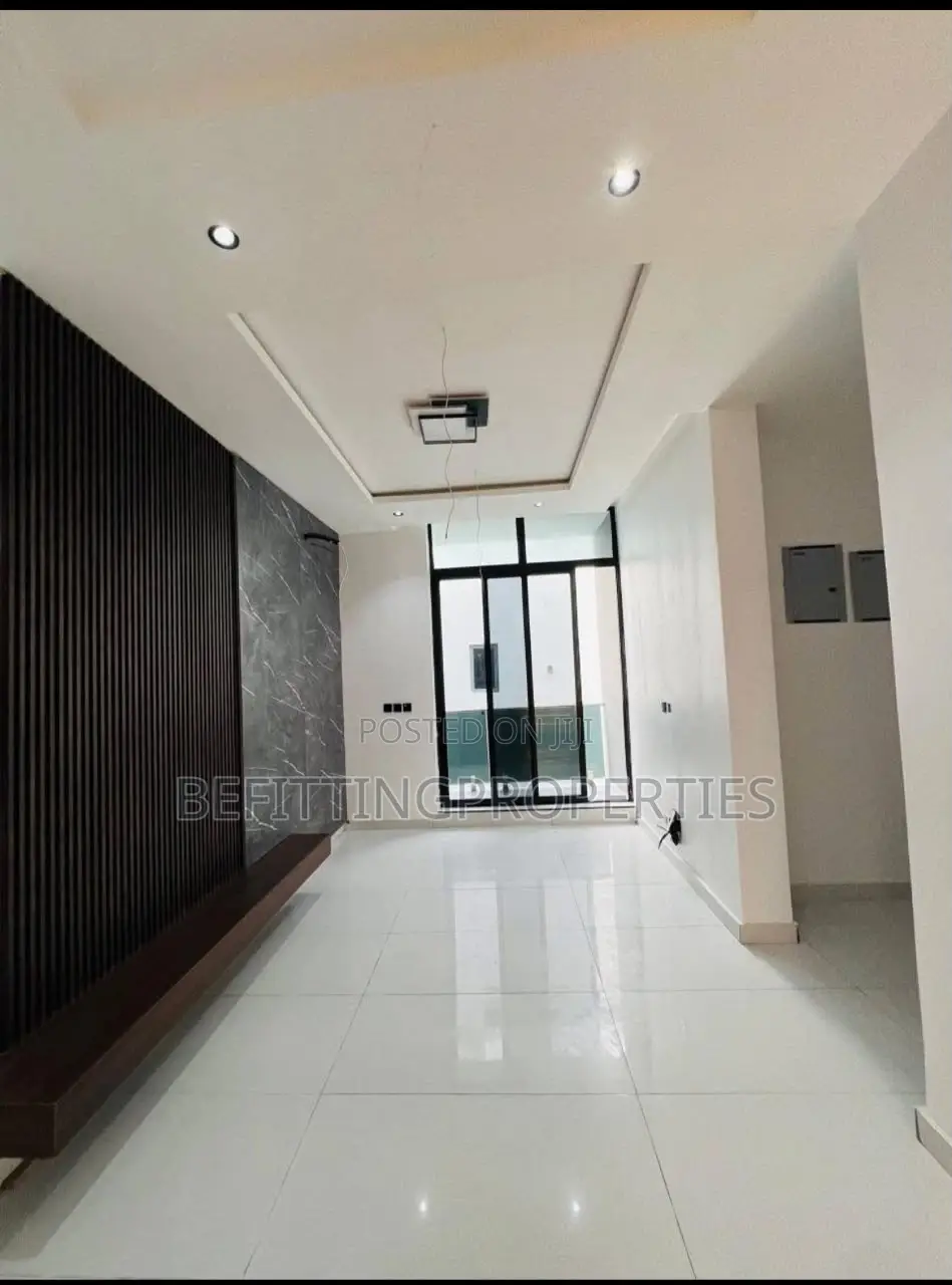 5bdrm Duplex in Lekki for sale