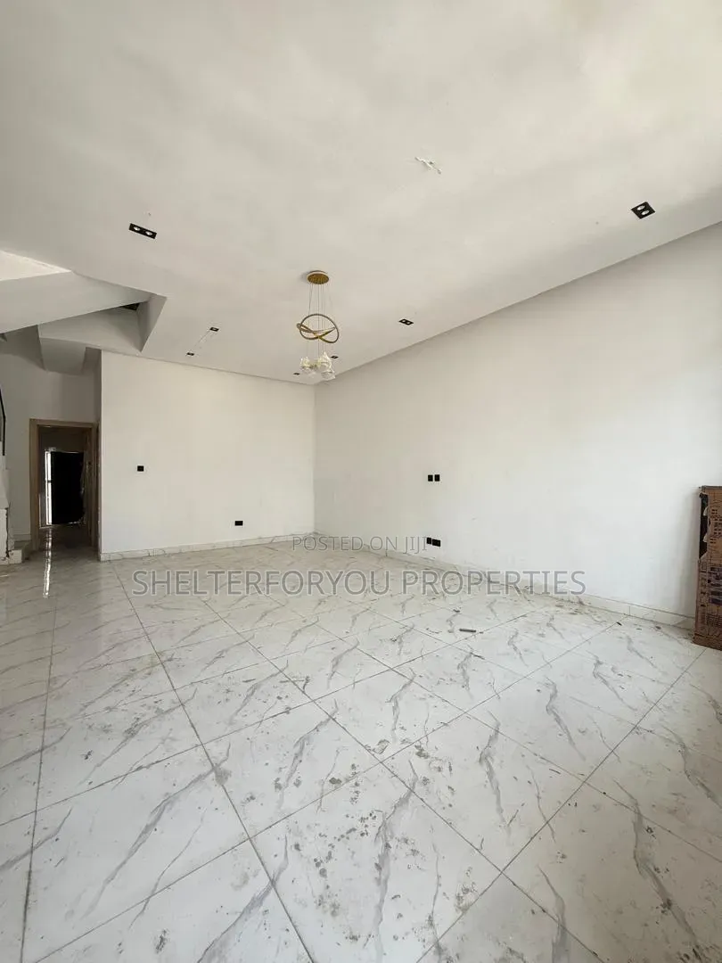 4bdrm Duplex in Ikota for sale