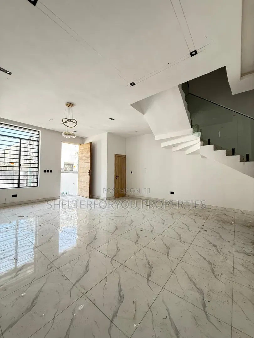 4bdrm Duplex in Ikota for sale