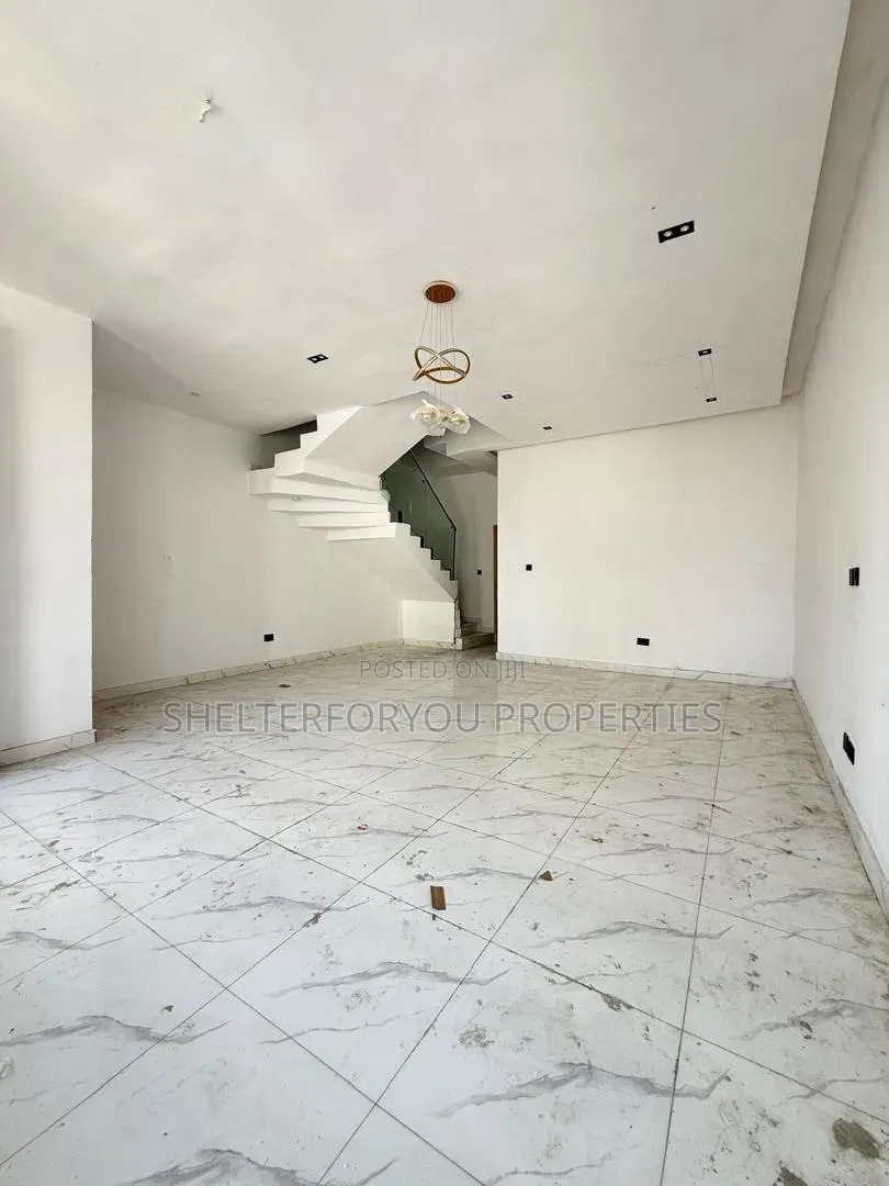 4bdrm Duplex in Ikota for sale