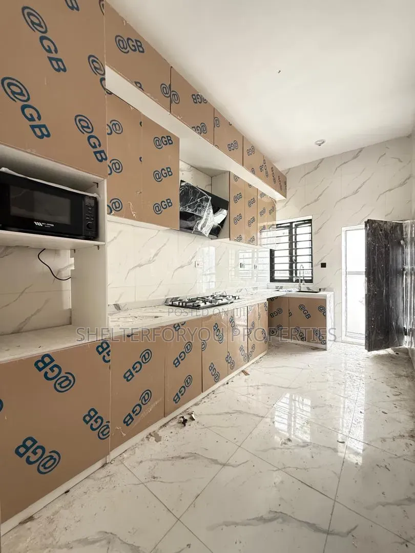 4bdrm Duplex in Ikota for sale